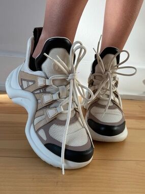 Louis Vuitton sneakers size 38